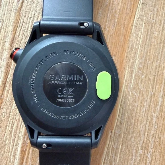 GARMIN Approach S42 GPS Golf Watch. Pre-Owned. Dust Plug. Great Condition. - Picture 6 of 12